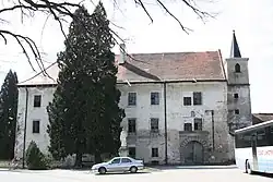 Hlavní průčelí