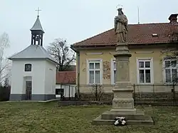 Kaple a socha sv. Jana Nepomuckého