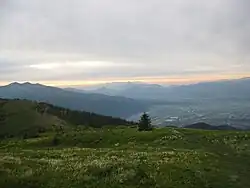 Výhled na východ až k Tatrám