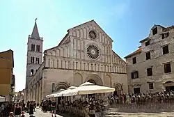 Průcčelí katedrály svaté Anastázie v Zadaru