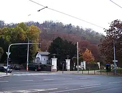 Hlavní vstup od náměstí Kinských