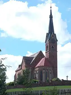 Kostel od silnice z Dolní Kalné