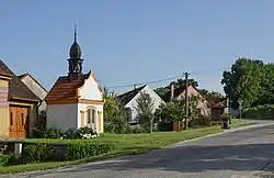 Kaplička na návsi