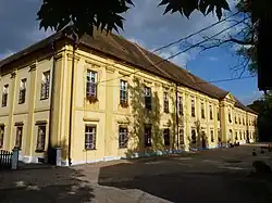 Zamek_Břežany.jpg