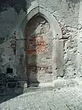 Zazděný lomený portál