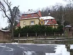 Zbraslav, Bartoňova 630, Storchova vila, ze zámeckého parku (01).jpg