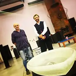 Zdeněk Lhotský (vlevo) a Thomas Heatherwick v galerii Kotelna 1859 v Železném Brodě.
