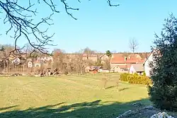 Zdislav - pohled z pěšiny od hradu Košumberk