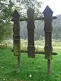 Umrlčí prkna u kapličky na severním okraji Železné Rudy u silnice na Špičák, okres Klatovy (2006)