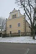 Zemědělský dvůr (Uhersko), S strana návsi, 01.JPG