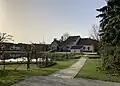 Rybník a zastávka na návsi