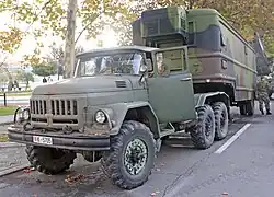 ZiL-131V a kabina automatizovaného systému velení 5S99 Senež