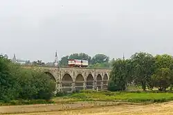 Barevná fotografie Niského viaduktu v Žitavě