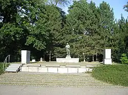 Zlín, socha partyzána.jpg