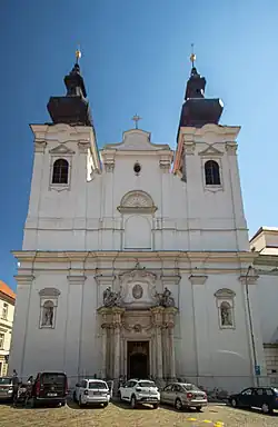 Průčelí kostela