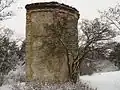 Zřícenina kaple na Koukolově hoře - pohled z boku.