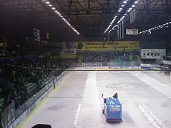 Stadion během přestávky zápasu HC Energie – HC Zlín