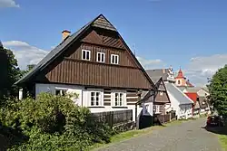 Zvědavá_ulička_111,_Jilemnice.JPG