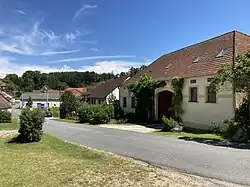 Náves (čp. 13 a 14)