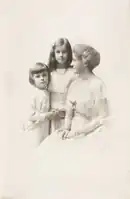 Hraběnka Irma von Geijer s dětmi Margitou a Erikem, 1917