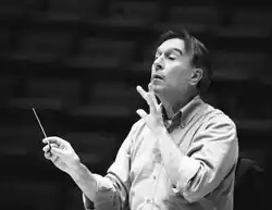Dirigent Claudio Abbado při zkouškách orchestru (1996)